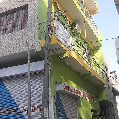 Gopal Sadan Hotel วรินดาวัน ภายนอก รูปภาพ