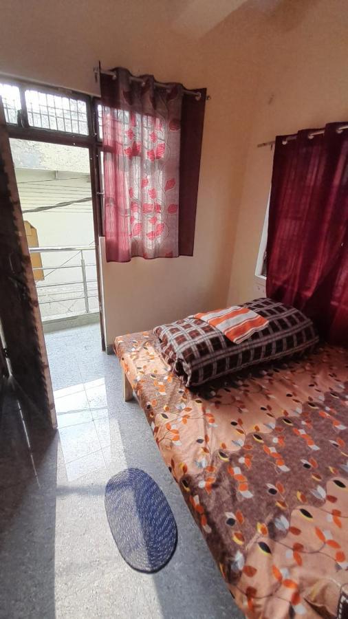 Gopal Sadan Hotel วรินดาวัน ภายนอก รูปภาพ